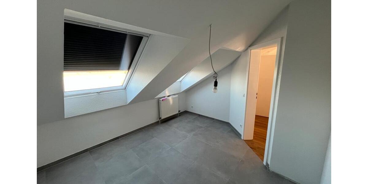 Dachgeschoßwohnung Linkenheim-Hochstetten Hochstetten - 3 Zimmer, 87 m&sup2;, 275.000&euro; | Angebot:23792960