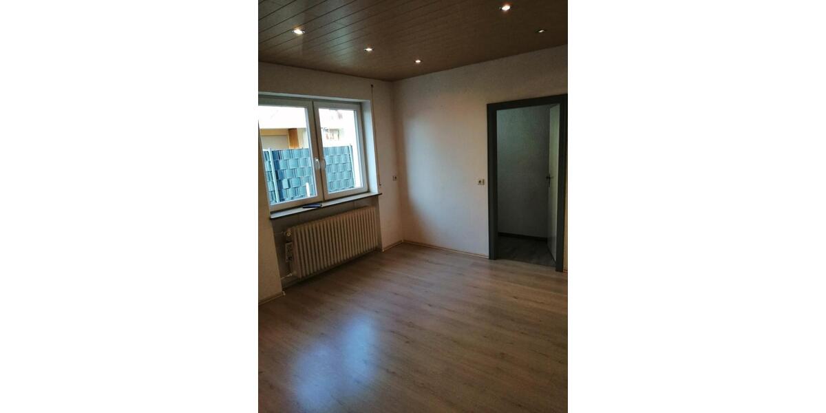 Erdgeschoßwohnung Langenzenn - 4 Zimmer, 106 m&sup2;, 900&euro; | Angebot:25332301