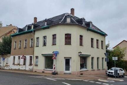 Großes Grundstück in zentraler Lage mit stark sanierungsbedürftigen Geschätshaus! 1 zimmer