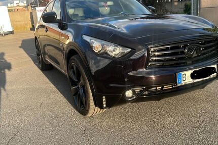 INFINITI QX70 214.000 km 11.900 € Berlin 13507