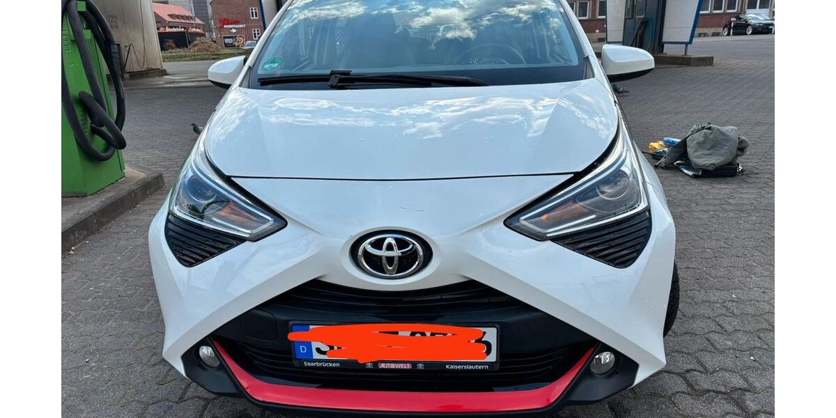 Toyota Aygo (X) 37.227 km 7.900 &euro; Saarbrücken 66111