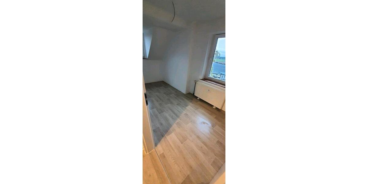 Dachgeschoßwohnung Allstedt - 4 Zimmer, 84 m&sup2;, 560&euro; | Angebot:26066350