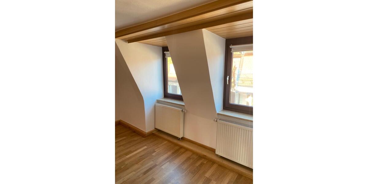 Dachgeschoßwohnung Ellingen - 2.5 Zimmer, 70 m&sup2;, 680&euro; | Angebot:26222557