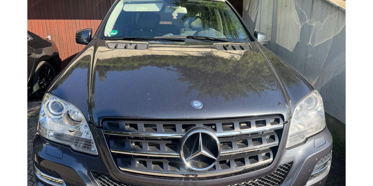 Mercedes-Benz ML 300 213.000 km 9.850 &euro; Geislingen 73312