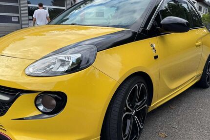 Opel Adam 99.800 km 8.999 &euro; Eppstein 65817
