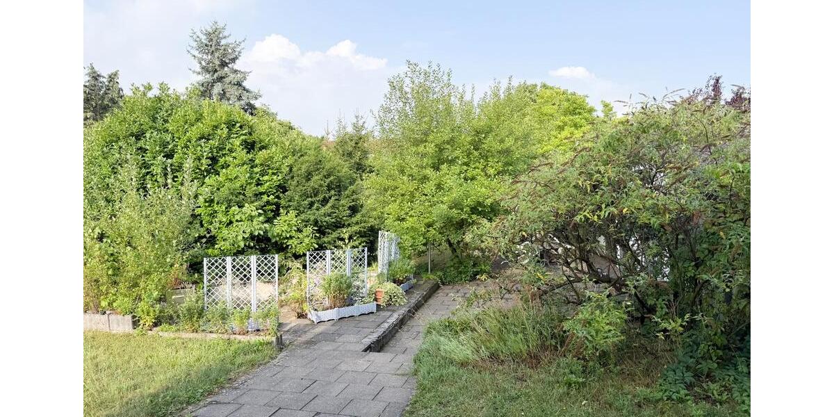 Doppelhaushälfte mit großem Garten und viel Nutzfläche 6 zimmer