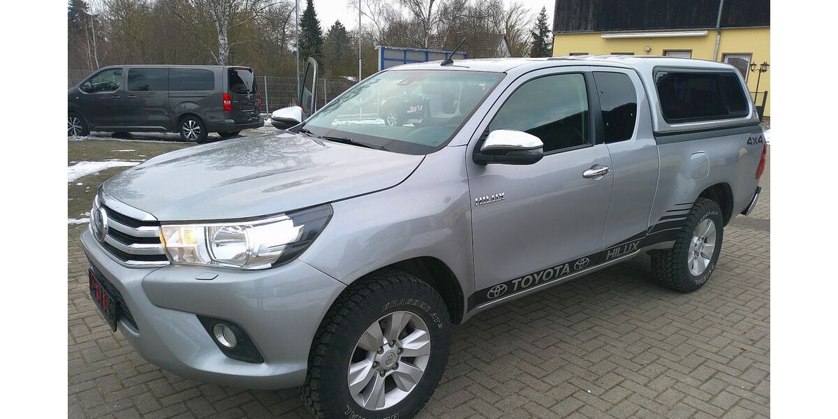 Toyota Hilux 176.000 km 25.999 &euro; Neddemin 17039