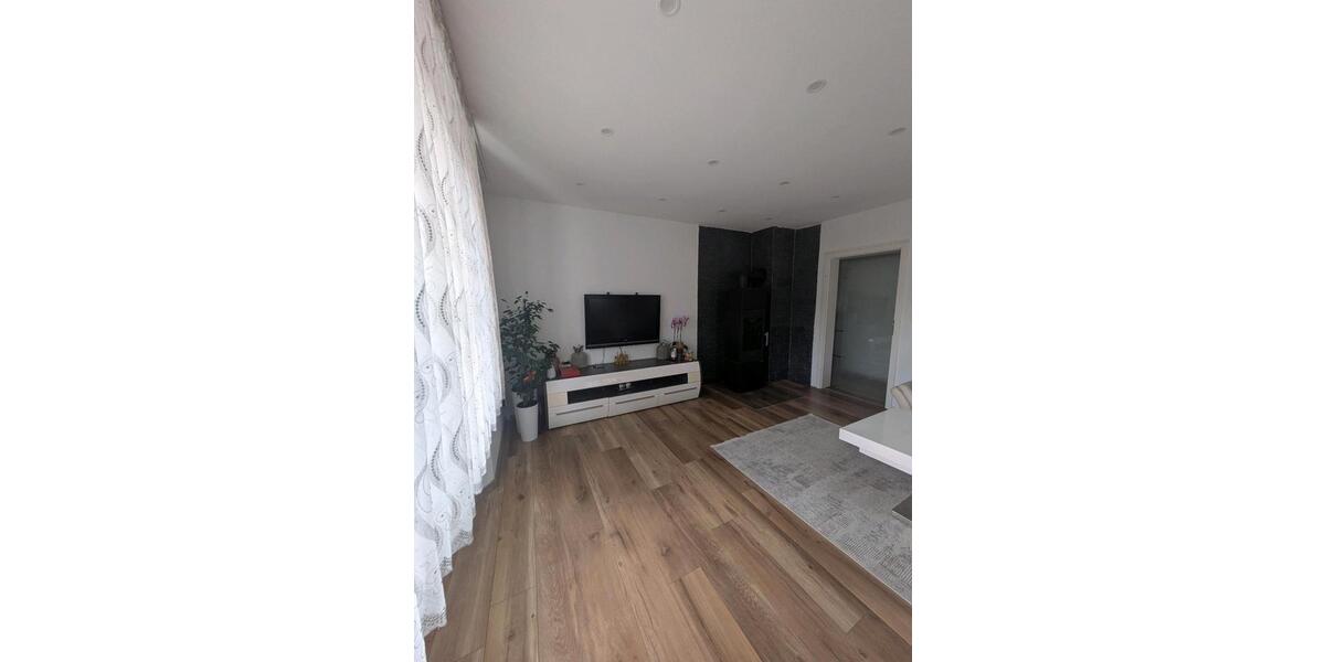 Dachgeschoßwohnung Tuttlingen - 6 Zimmer, 141 m&sup2;, 349.000&euro; | Angebot:26709609