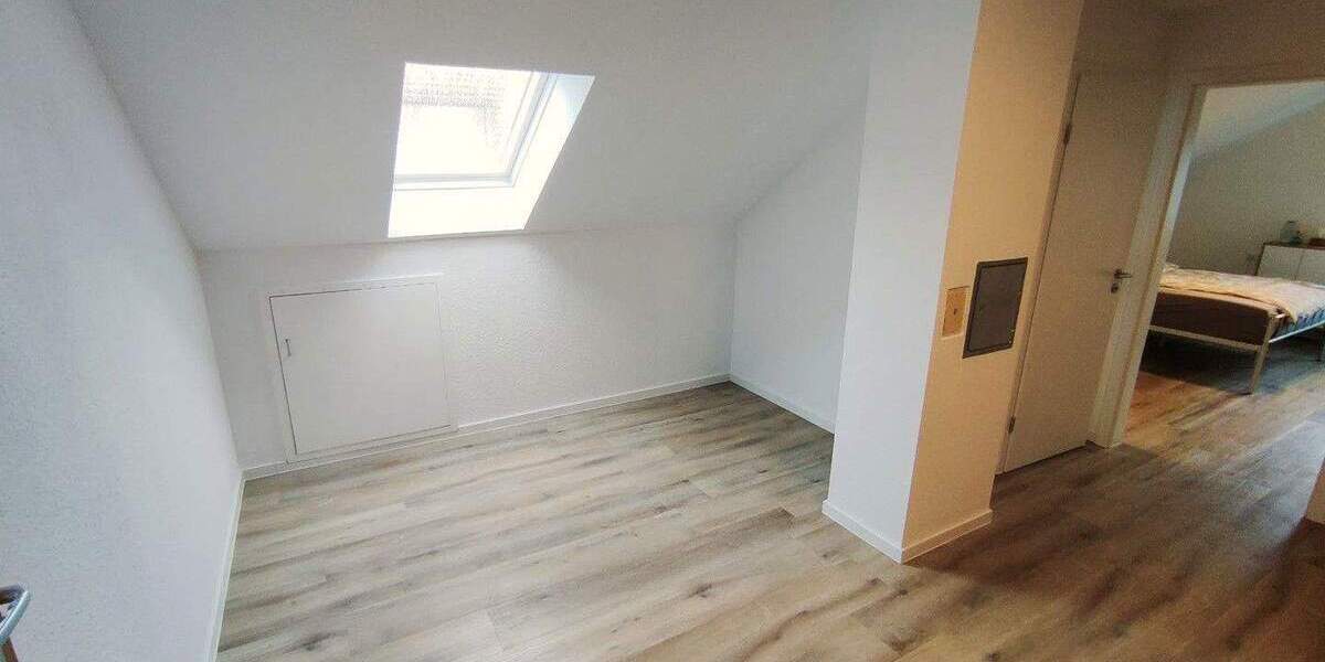 Etagenwohnung Laichingen - 6 Zimmer, 120 m&sup2;, 1.300&euro; | Angebot:25449408