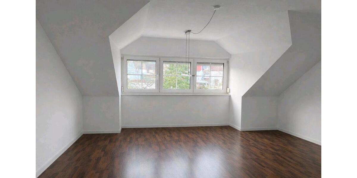 Dachgeschoßwohnung Eckental - 3 Zimmer, 65 m&sup2;, 900&euro; | Angebot:25509719