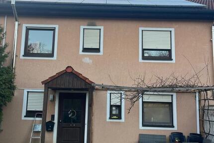 Haus Kleinlangheim - 5 Zimmer, 147 m&sup2;, 1.350&euro; | Angebot:25086117