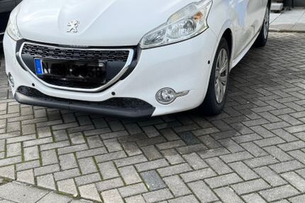 Peugeot 208 48.500 km 7.250 &euro; Nürnberg 90482