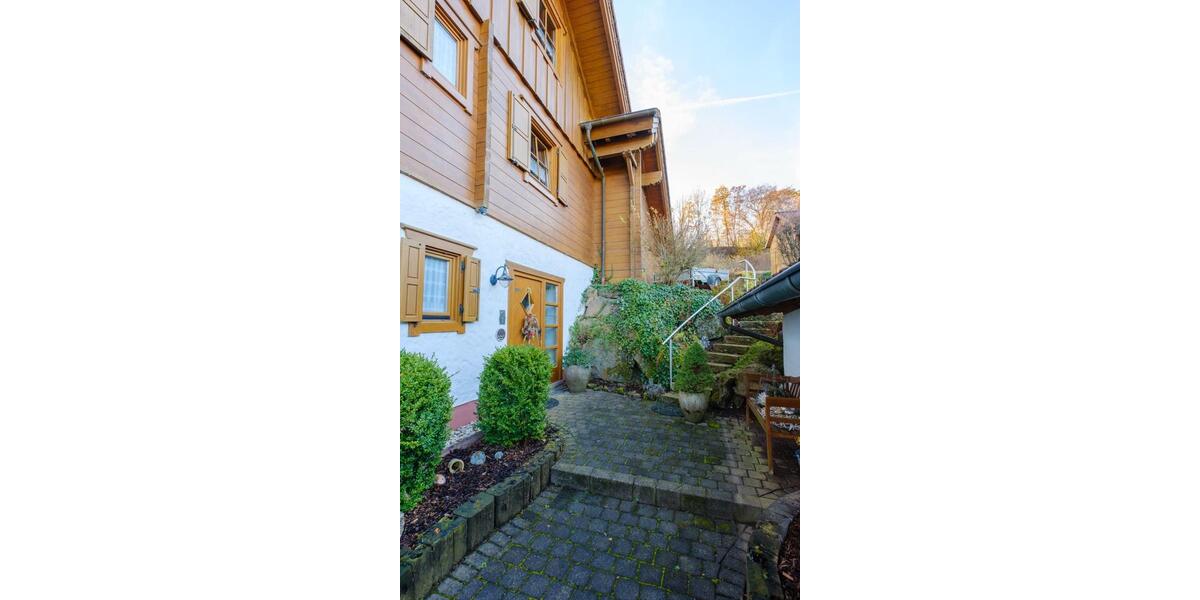 Einfamilienhaus Gerolstein - 8 Zimmer, 185 m&sup2;, 550.000&euro; | Angebot:26545050