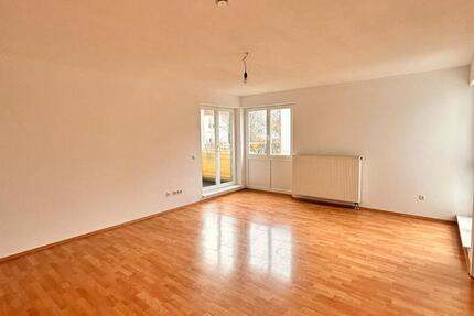 Hoppegarten: Charmante 2-Zimmer-Wohnung mit Balkon im 1. OG zimmer