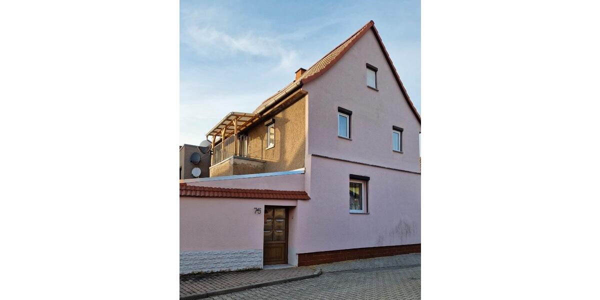 Einfamilienhaus mit Nebengebäude und Scheune zimmer