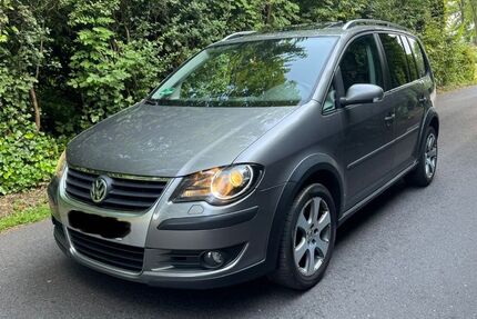 VW Touran 285.600 km 2.800 &euro; Köln 51103