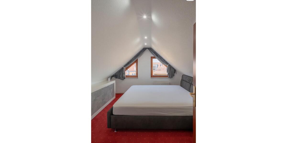 Dachgeschoßwohnung Villingen-Schwenningen Schwenningen - 4 Zimmer, 128 m&sup2;, 250.000&euro; | Angebot:26378749