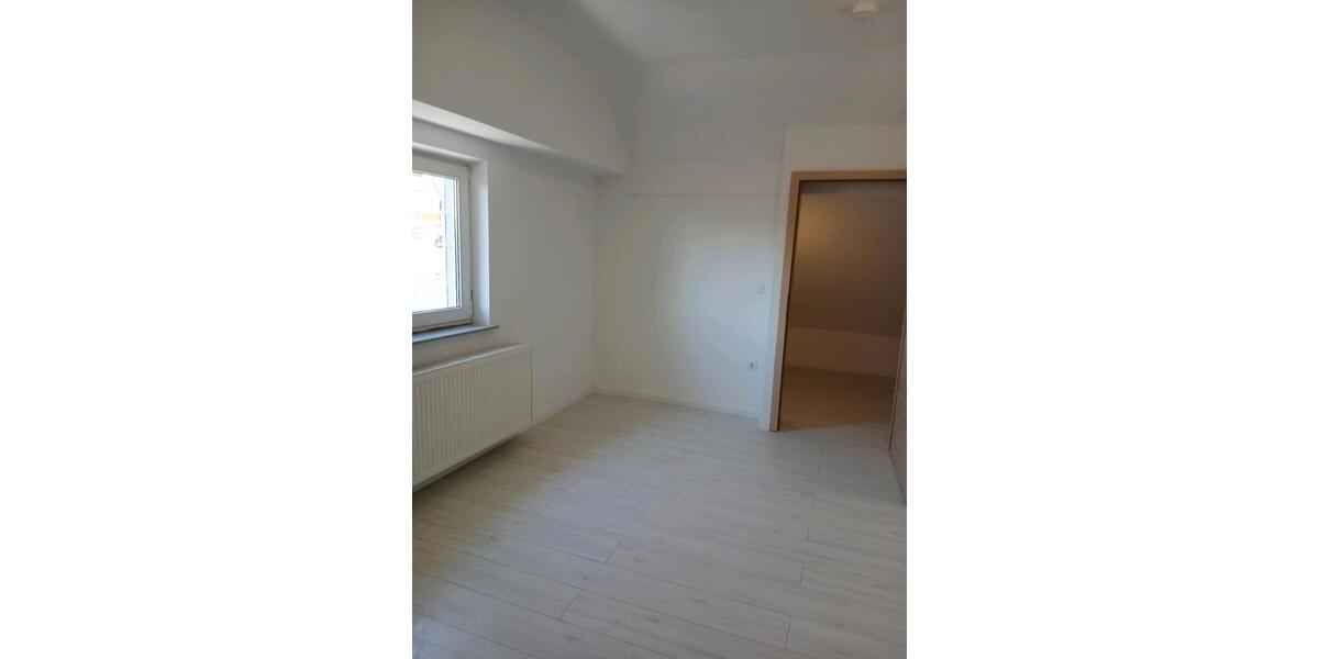 Dachgeschoßwohnung Eggenfelden - 4 Zimmer, 85 m&sup2;, 11&euro; | Angebot:26413715