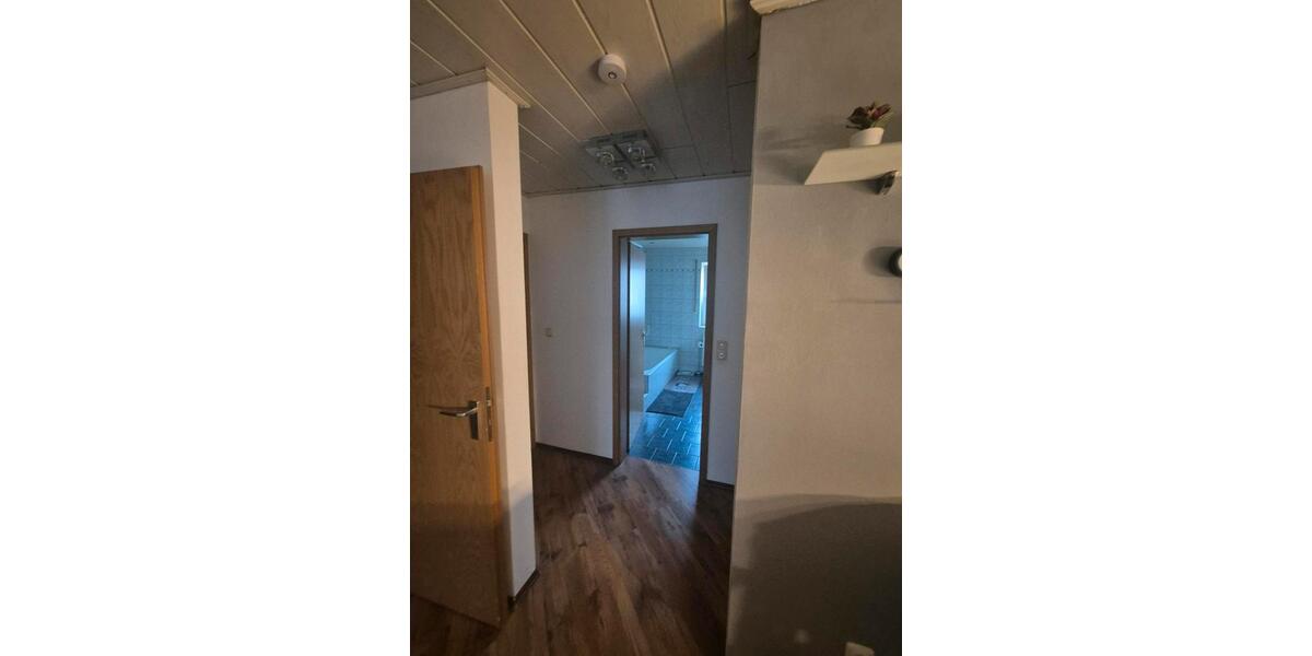 Etagenwohnung Niederwerrn - 3 Zimmer, 92 m&sup2;, 800&euro; | Angebot:25935691