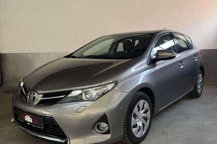 Toyota Auris 108.654 km 9.900 &euro; Solingen 42719