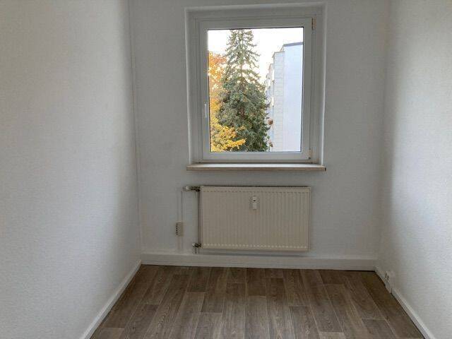 Etagenwohnung Hermsdorf - 5 Zimmer, 83 m&sup2;, 490&euro; | Angebot:26841864
