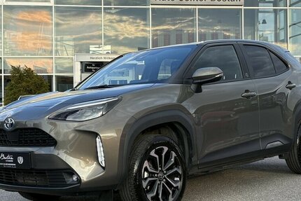 Toyota Yaris Cross TEAM D/Hybrid AWD-i KAMERA/NAVI/DAB 25.628 km 23.800 &euro; Villingen-Schwenningen 78054