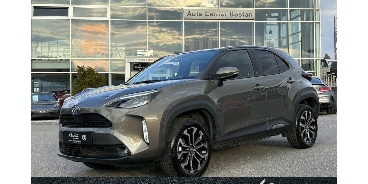 Toyota Yaris Cross TEAM D/Hybrid AWD-i KAMERA/NAVI/DAB 25.628 km 23.800 &euro; Villingen-Schwenningen 78054