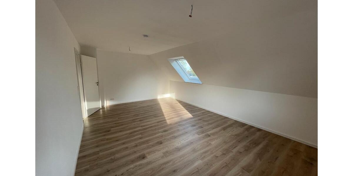 Dachgeschoßwohnung Oeversee - 3 Zimmer, 73 m&sup2;, 800&euro; | Angebot:25291453