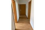 Geräumige 3-Raum-Wohnung im Altbau mit Wanne und Balkon sucht neue Bewohner.