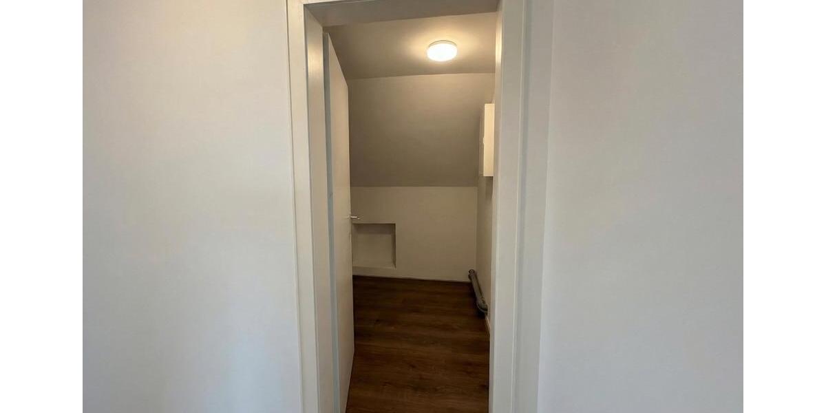 Dachgeschoßwohnung Salzkotten - 3 Zimmer, 77 m&sup2;, 670&euro; | Angebot:26392680