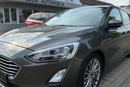 Ford Focus Titanium Lim. Head-Up Panorama 155.000 km 6.990 &euro; Neckarsulm 74172