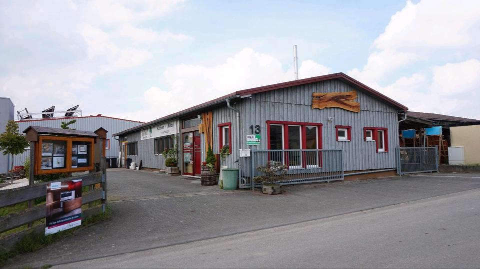 Produktionshalle Werkstatt Schreinerei mit Büro und Ausstellung zimmer