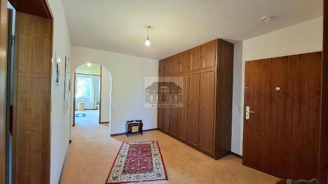 Helle und geräumige 3-Zimmer Wohnung mit Lift, Balkon, Carport