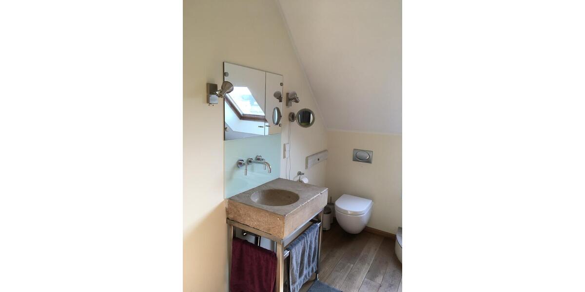 Dachgeschoßwohnung Krefeld Cracau - 2.5 Zimmer, 76 m&sup2;, 170.000&euro; | Angebot:26765882
