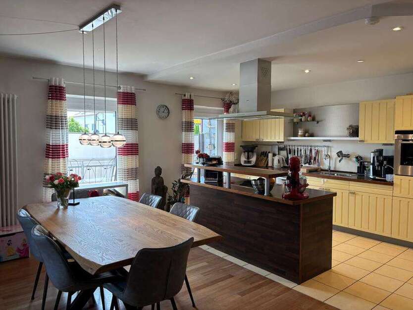 Haus zum Kaufen in Burglengenfeld 537.000 € 205.7 m²