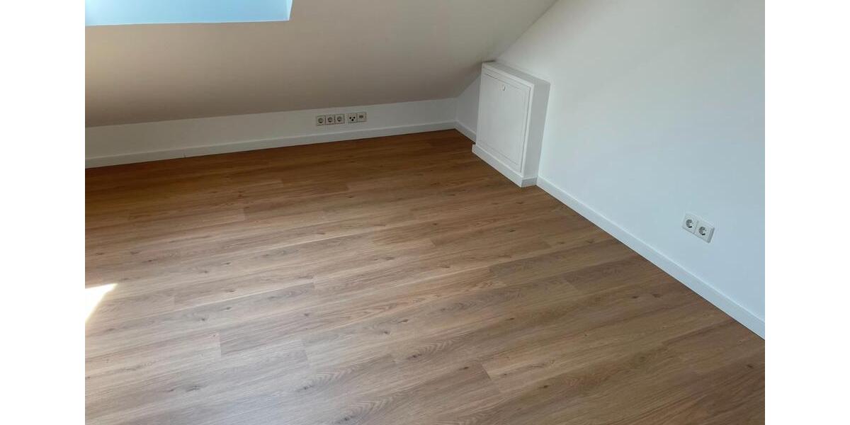 Dachgeschoßwohnung Uhldingen-Mühlhofen Mühlhofen - 1 Zimmer, 22 m&sup2;, 400&euro; | Angebot:26414080