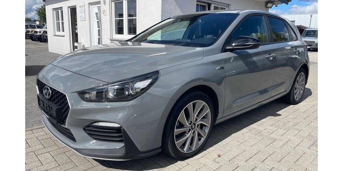 Hyundai i30 93.902 km 12.690 &euro; Rheinbach 53359