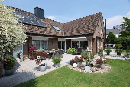 Haus Oelde - 8 Zimmer, 310 m&sup2;, 575.000&euro; | Angebot:25382180