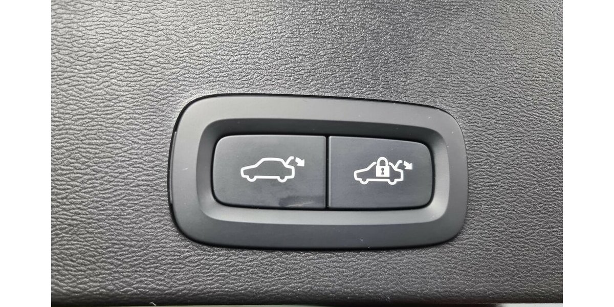 Volvo XC40 Hybrid 2WD PHEV LED AHK Navi Kamera 69.100 km 25.850 &euro; Garrel 49681