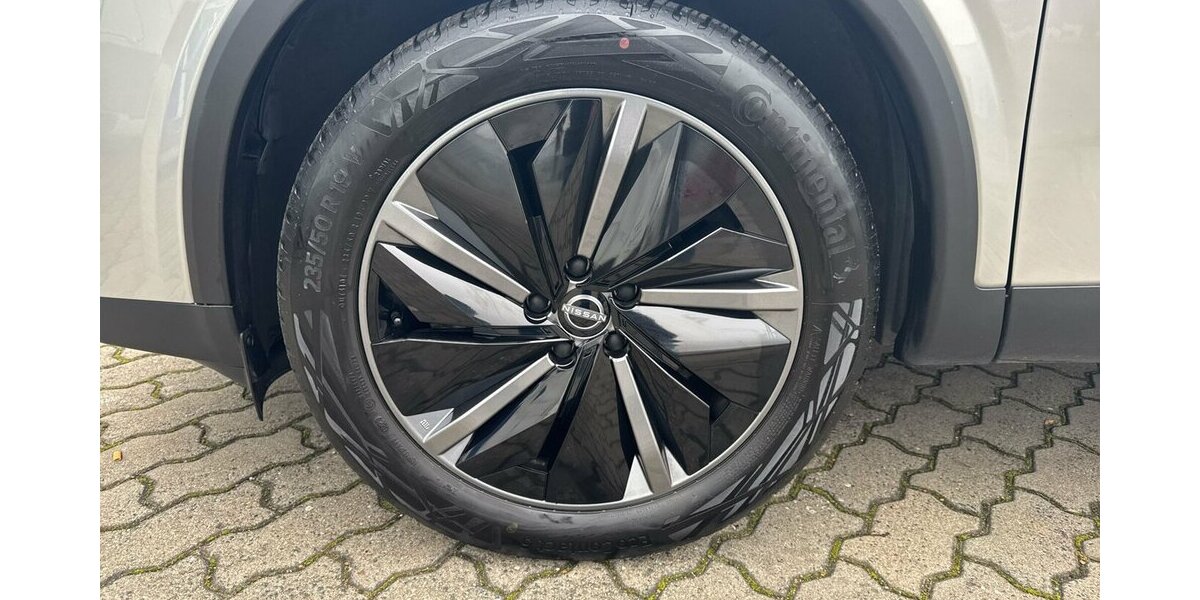 Nissan Qashqai Tekna XTronic *Navi/LED/el. Heckklappe/360 13.122 km 28.690 &euro; Bamberg 96052