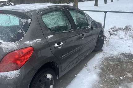 Peugeot 207 265.000 km 400 &euro; Bütow 17209