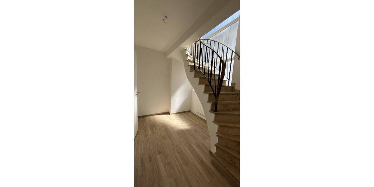 Mehrfamilienhaus, Wohnhaus Eggenfelden - 7 Zimmer, 245 m&sup2;, 650.000&euro; | Angebot:26306511