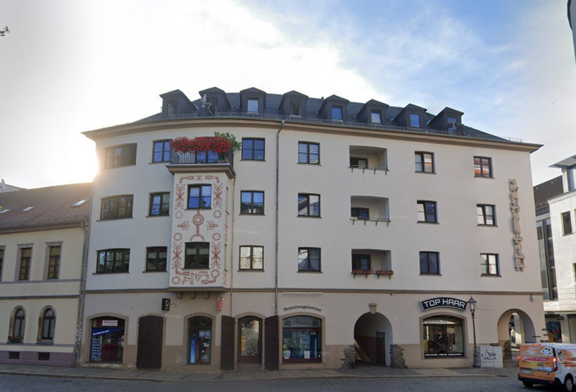Herzlich willkommen in dieser charmanten 4-Zimmer-Etagenwohnung im zweiten Obergeschoss eines gepflegten Mehrfamilienhauses. Mit einer großzügigen Wohnfläche von 100,19 m² bietet Ihnen diese...