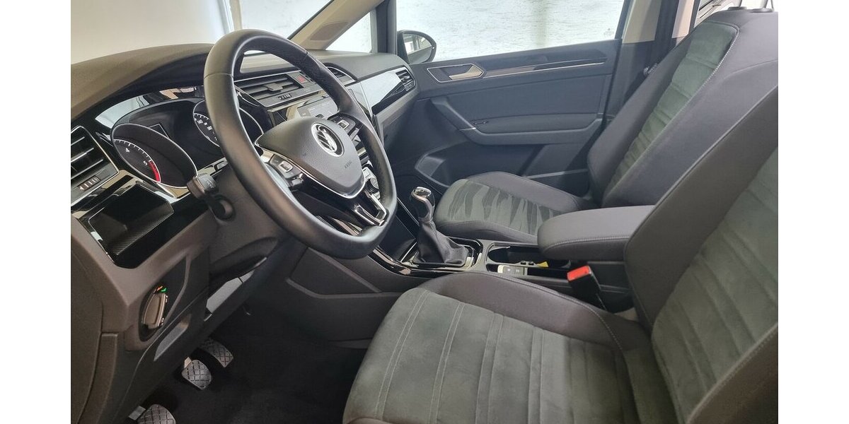 VW Touran Highline BMT LED ACC Nav Panorama 7-Sitze 37.700 km 27.850 &euro; Garrel 49681