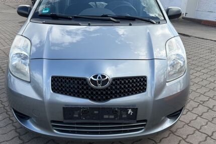 Toyota Yaris 138.000 km 2.999 &euro; Dresden 01097