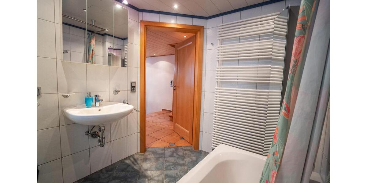 Wohnung und Haus in einem - saniertes Altstadthaus mit insgesamt 93m² in Lauinger Toplage 3 zimmer