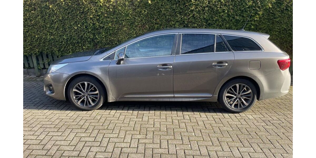 Toyota Avensis 114.000 km 14.900 &euro; Jever 26441
