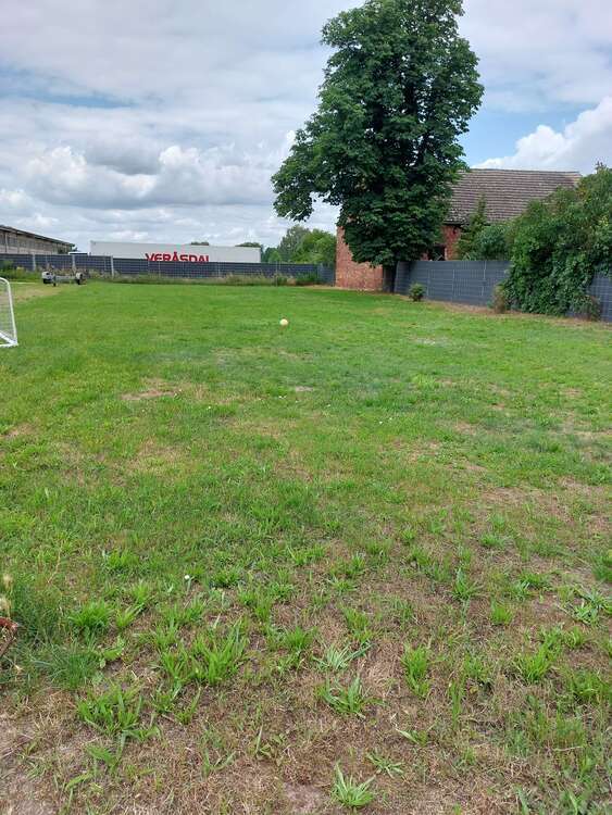 Grundstück zu verkaufen in Rathenow OT Semlin 96.000 € 647 m²