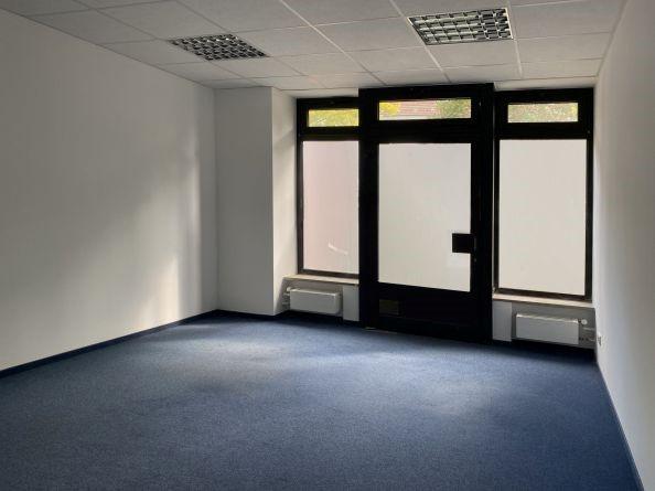 VL1751 Großzügige Ausstellungs-, Laden-, Büro- oder Praxisflächen Neutraubling zimmer