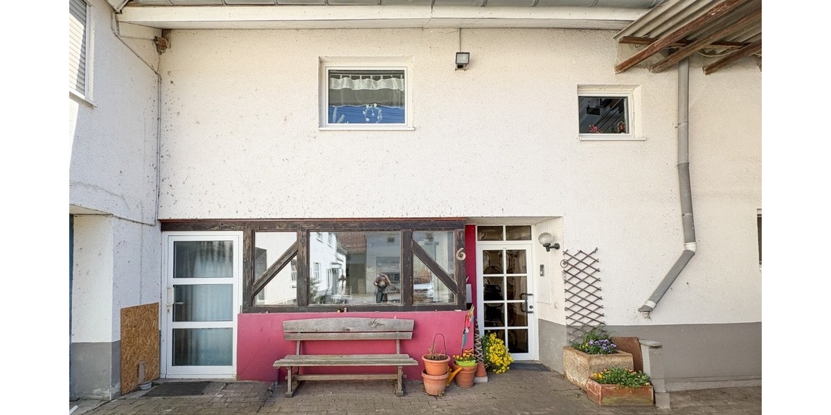 Wohnen, Arbeiten & Investieren: Einzigartiges Anwesen mit Gaststätte, Wohnungen und Naturgrundstück - Mehrfamilienhaus, Wohnhaus Ulmet | Angebot:26378321